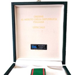 Set Ufficiale Ordine Merito Repubblica Modello di Conformità