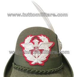 Vista Frontale Cappello Alpino Generale di Brigata con Fregio ricamato in canutiglia argento Aquila su panno rosso