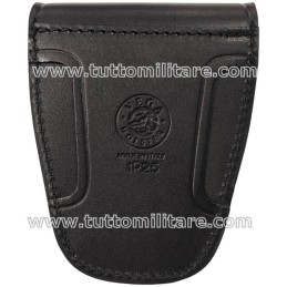 Vista Posteriore Porta Manette Chiuso in Cuoio Nero 1P25 con passanti per Cinturone