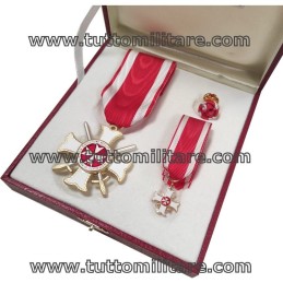 Interno del Cofanetto Cavaliere Merito Melitense con Spade SMOM