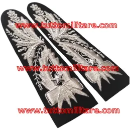 Vista Laterali degli Alamari ricamati da Giacca per Ufficiali Carabinieri con stella argentata zigrinata bordo nero