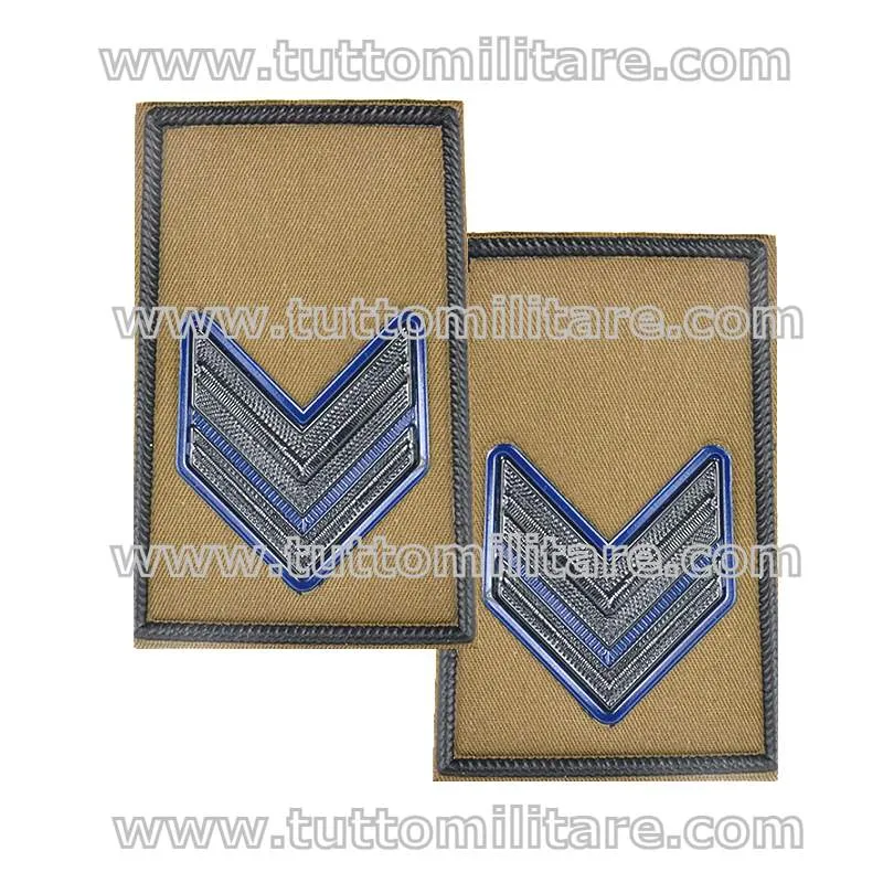 Coppia di tubolari in plastica su kaki per camicia e/o maglione da Caporale VFP4 Esercito