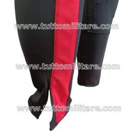 Dettaglio chiusura velcro alla caviglia dei pantaloni Radiomobile Carabinieri