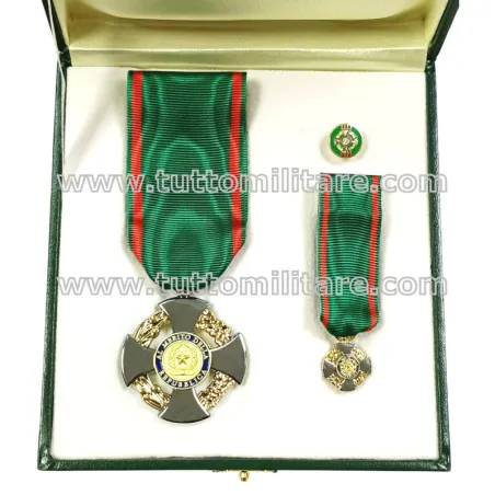 Cofanetto Cavaliere della Repubblica con distintivo metallo smaltato 11 mm.