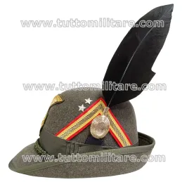 Vista Laterale del Cappello Alpino Primo Luogotenente Paracadutisti Alpini